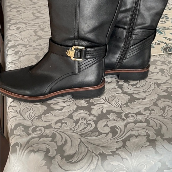 Tommy Hilfiger - Picture 5 of 9